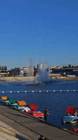 Rainbow fountain draws visitors to Vinnytsia waterfront park
