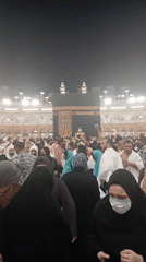 Nighttime crowds gather at Grand Mosque in Makkah