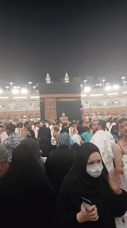 Nighttime crowds gather at Grand Mosque in Makkah