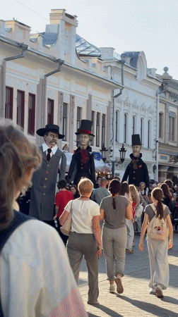 Giant marionette puppets parade through Kazan streets drawing crowds