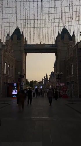 Evening crowds gather at illuminated entertainment complex in Tashkent