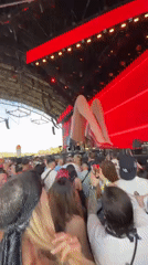 Music festival draws large crowds in Indio