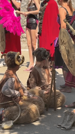 Historical costume festival draws crowds to Bar, Montenegro waterfront