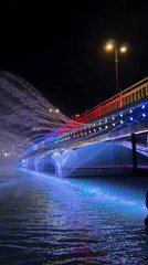 Illuminated bridge water show captivates observers in Wulingyuan, China