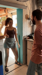 Two people observed in São Paulo shop