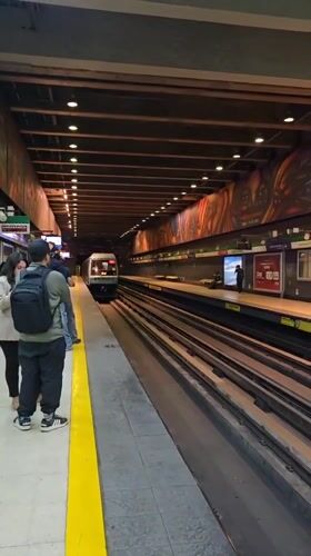 Late night subway arrival captured at Providencia station