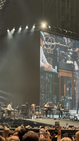 Robyn performs live concert in crowded Amsterdam venue