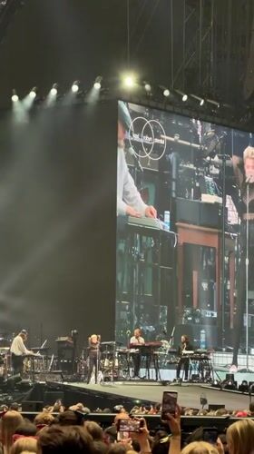 Robyn performs live concert in crowded Amsterdam venue