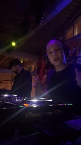 Live DJ set at a Moscow nightclub, Pioneer gear in action