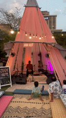 Outdoor market music event draws crowds in Mumbai