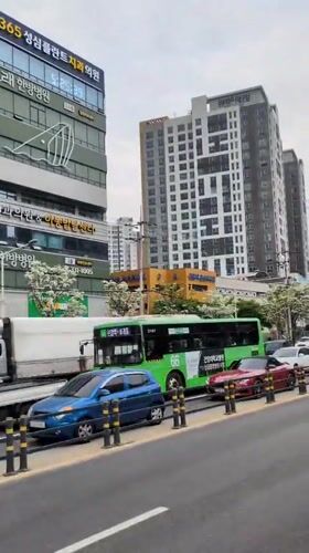 Overcast morning street scene captured in Daejeon, South Korea