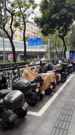 Early morning street life documented in Guangzhou shopping district