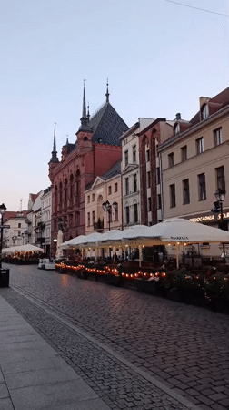Evening stroll through Toruń's Gothic Old Town square