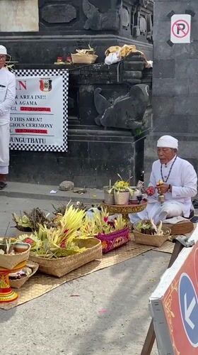 Balinese Hindu ritual ceremony with offerings in Nusa Penida