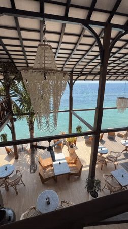Resort leisure documented at Nusa Penida beachfront location