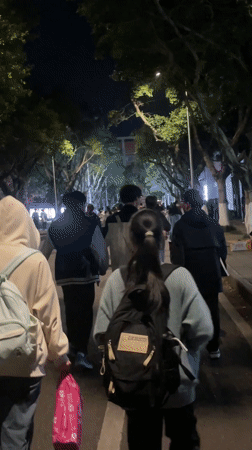 Evening street life and guilty pleasure food moments in Chongqing