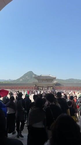 Traditional royal ceremony draws crowds at Seoul palace