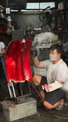 Daily life moments captured across Đà Nẵng workshops and streets