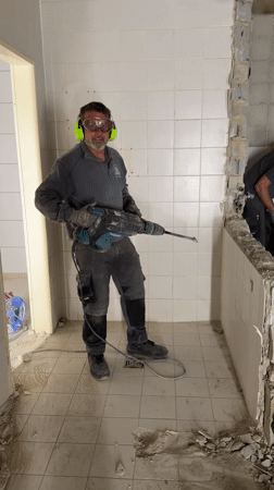 Early morning renovation work captured in Leudelange building