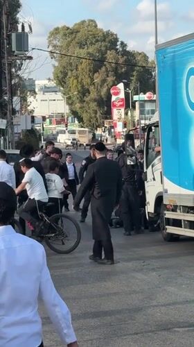 Orthodox Jewish gathering in Petah Tikva with police presence