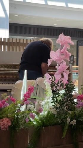 Morning at a shopping mall in Izhevsk, Russia