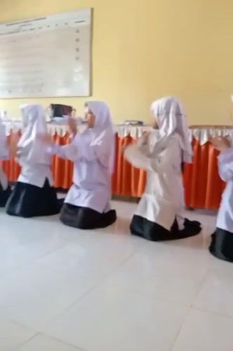 School performances and blooming flowers captured in Keudekrueng, Indonesia