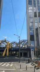 Morning footage captures Seoul Dragon City complex and golden statue