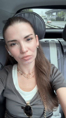 Woman films selfie video in moving car, Yuexiu District