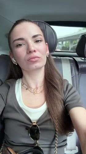 Woman films selfie video in moving car, Yuexiu District