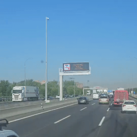 Extreme fire hazard warning posted on Spanish highway gantry