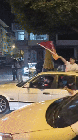 Galatasaray fans celebrate championship victory with car parade in Turkey