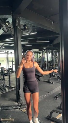 Woman documents workout session with selfies at Kathu gym