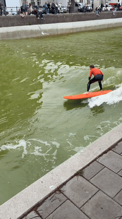 Canal Surfing Session Captures Falls and Rides in Rotterdam