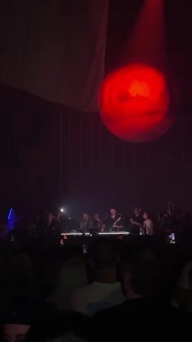 Concert with distinctive red orb stage design draws crowds in Tallinn