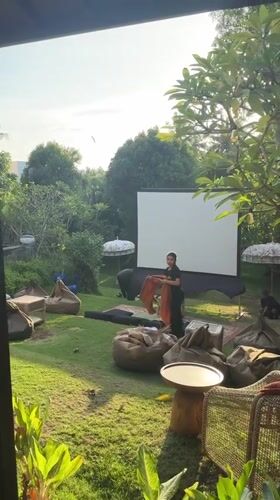 Outdoor cinema prep and a relaxed café morning in Mengwi
