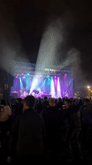 Outdoor concert draws crowds in Vilanova i la Geltrú