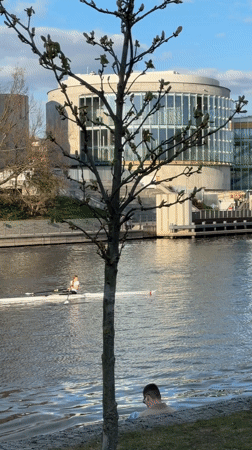 Spring afternoon scenes documented along Bydgoszcz's Brda River district