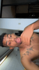 Man documents morning routine through selfies in Porlamar, Venezuela