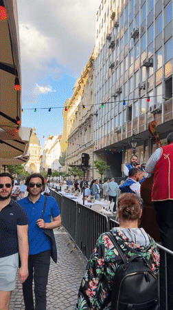 Street party with live music draws crowds in Budapest