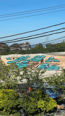 Morning scenes captured in Kuta Selatan: taxis, snacks, art