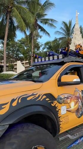Witness captures everyday beach life scenes across Pattaya City