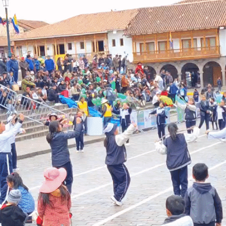 Youth dance performance draws crowd in Cuzco square
