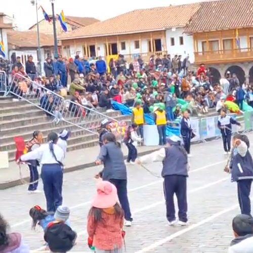 Youth dance performance draws crowd in Cuzco square
