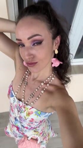 Fashion photoshoot with pink accessories captured in Kazan morning session