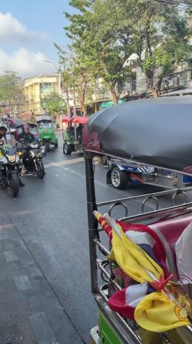 Tuk-tuk convoy spotted carrying passengers through Bangkok streets