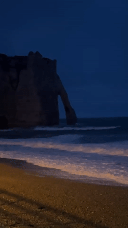 Twilight photography tour captures Étretat's cliffs and coastal life