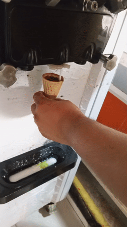 Ice cream purchase documented in Tinaquillo, Venezuela afternoon
