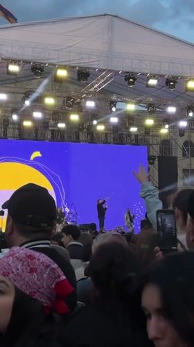 Live performance draws crowd in Gyumri, Armenia