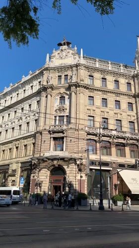 Tourist captures Budapest's ornate architecture at New York Café