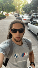 Man drinks beer while walking Buenos Aires street